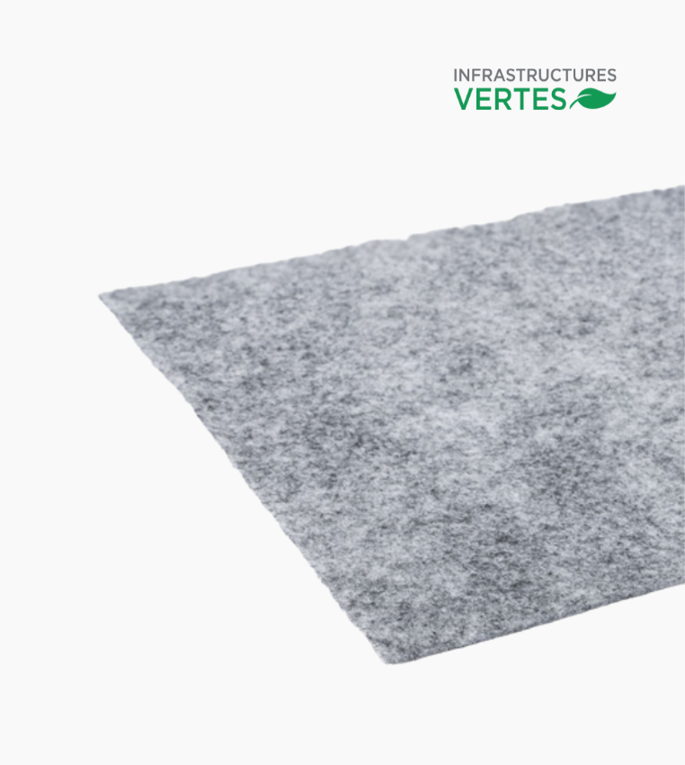 Membrane géotextile Soleno TX70 photographiée sur fond blanc, gros plan sur la texture non tissée